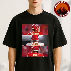 Patrick Mahomes Chris Jones Travis Kelce Kansas City Chiefs The Big Three NFL Football 2025 Sports Poster Dynamic Player Artwork Unisex T-Shirt